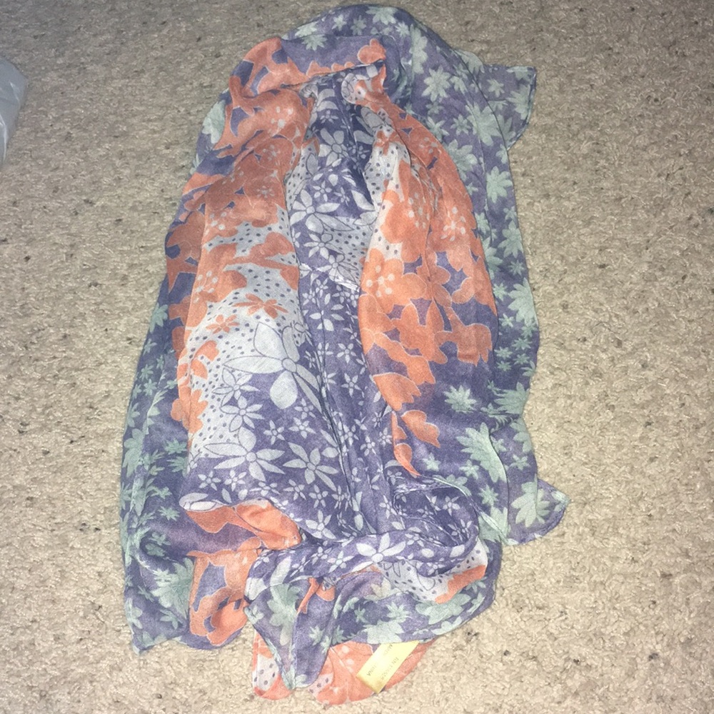 Large light scarf